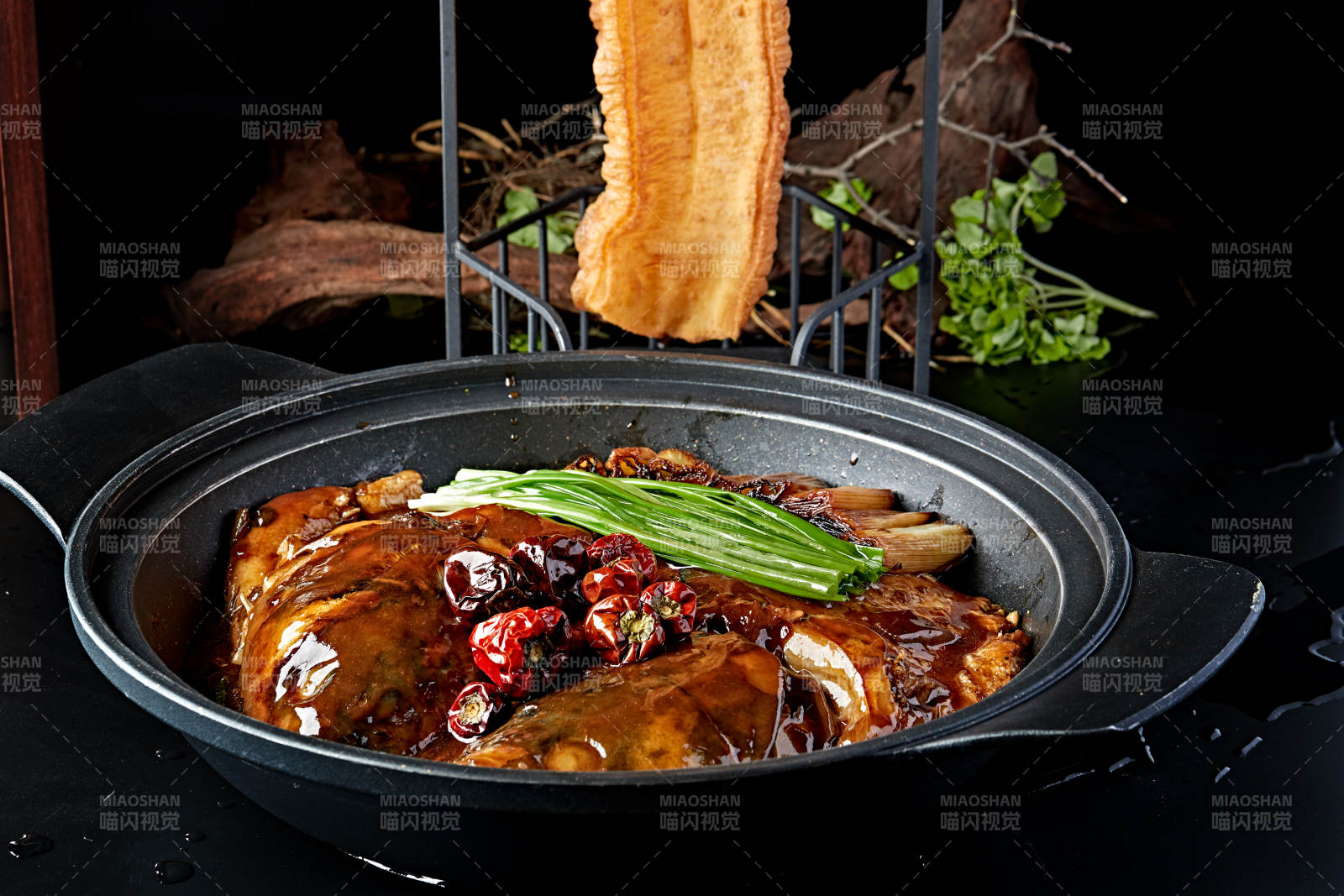 砂锅酱焖千岛湖大鱼头配油条