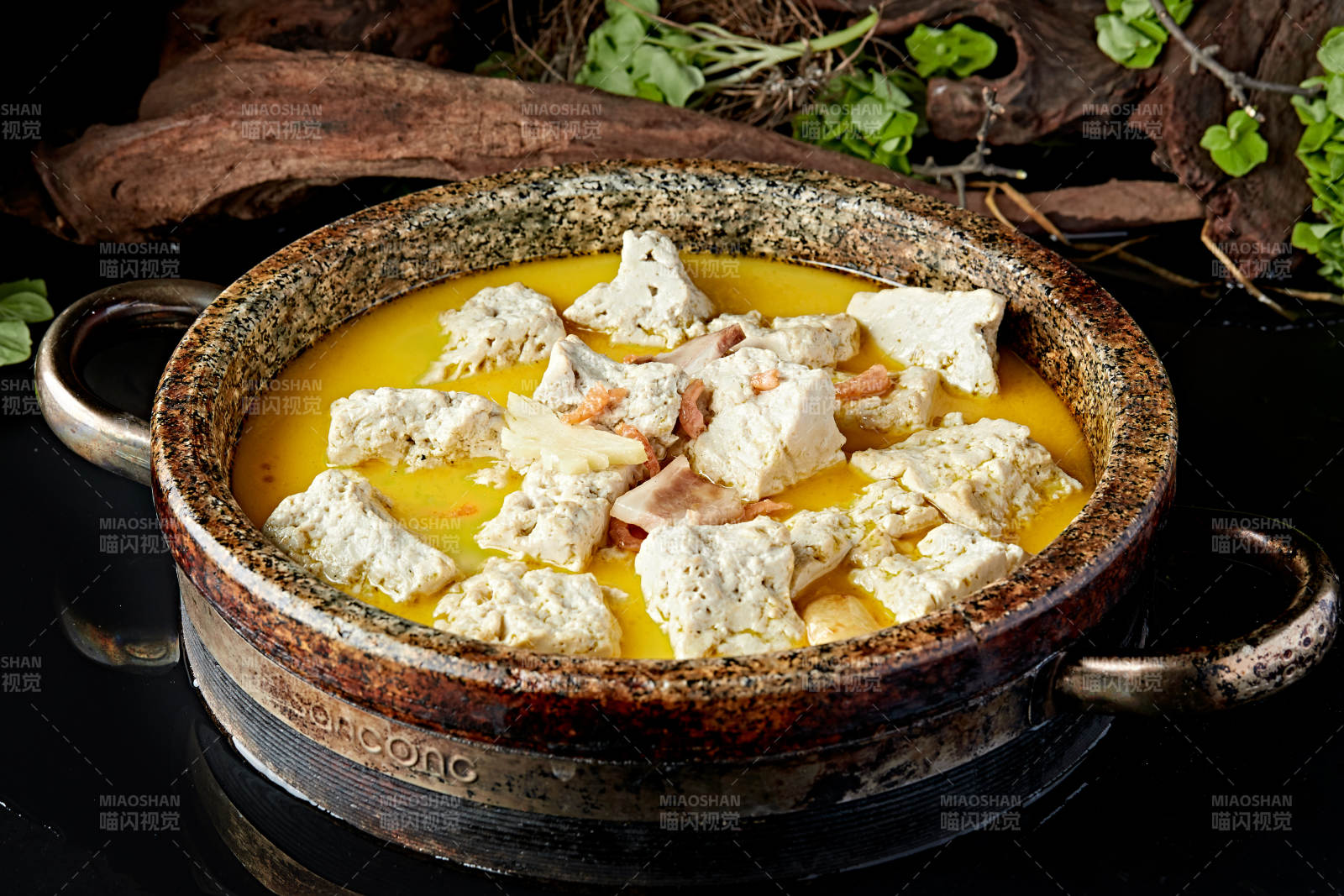 石锅鲜鸡汤腌笃咸肉海米炖豆腐