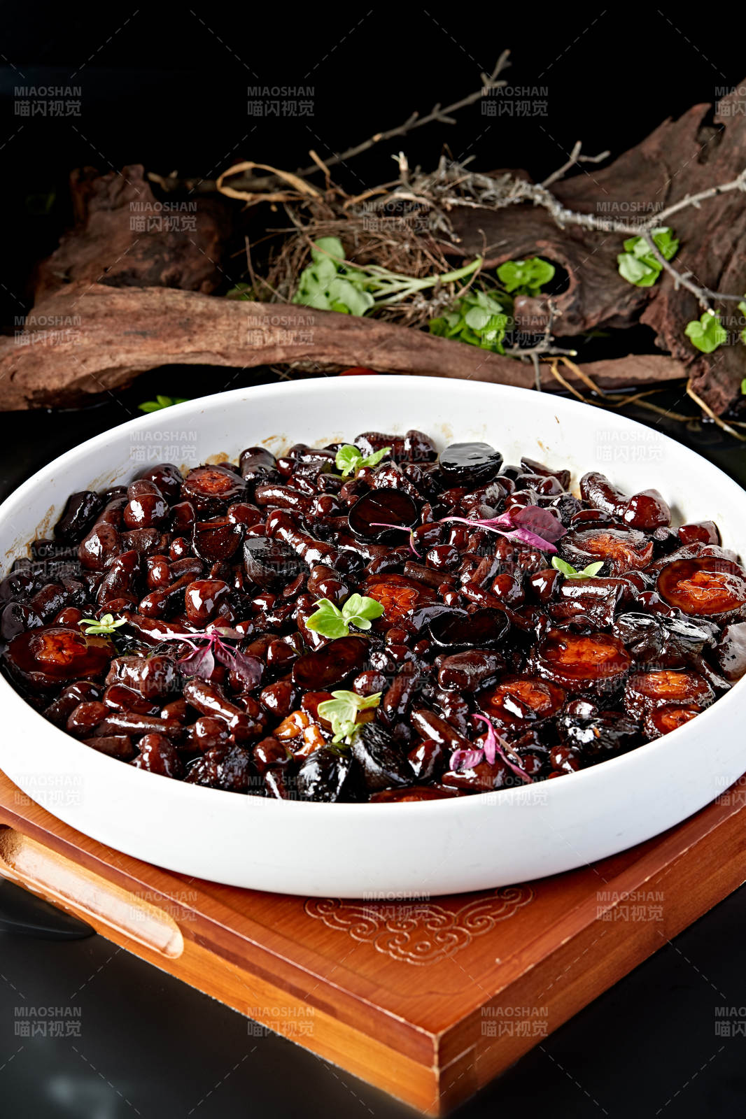 醬爆海參切片黑蒜雞樅菌