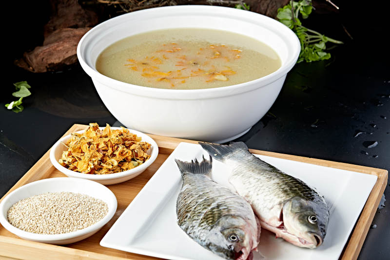 滋补鲫鱼藜麦金莲花汤