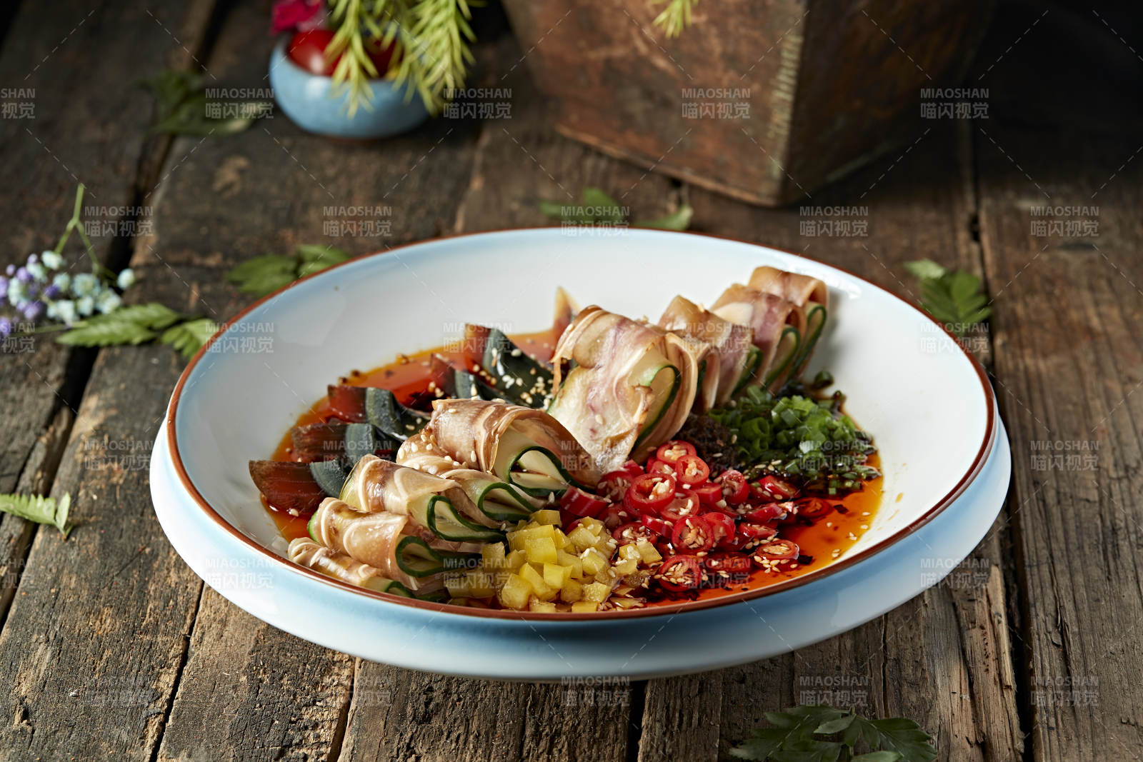 红油香辣皮蛋猪耳拼