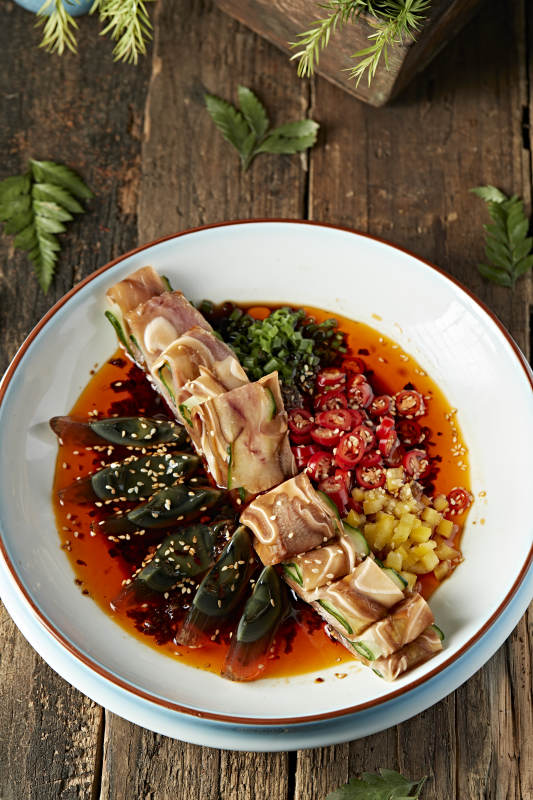 红油香辣皮蛋猪耳拼