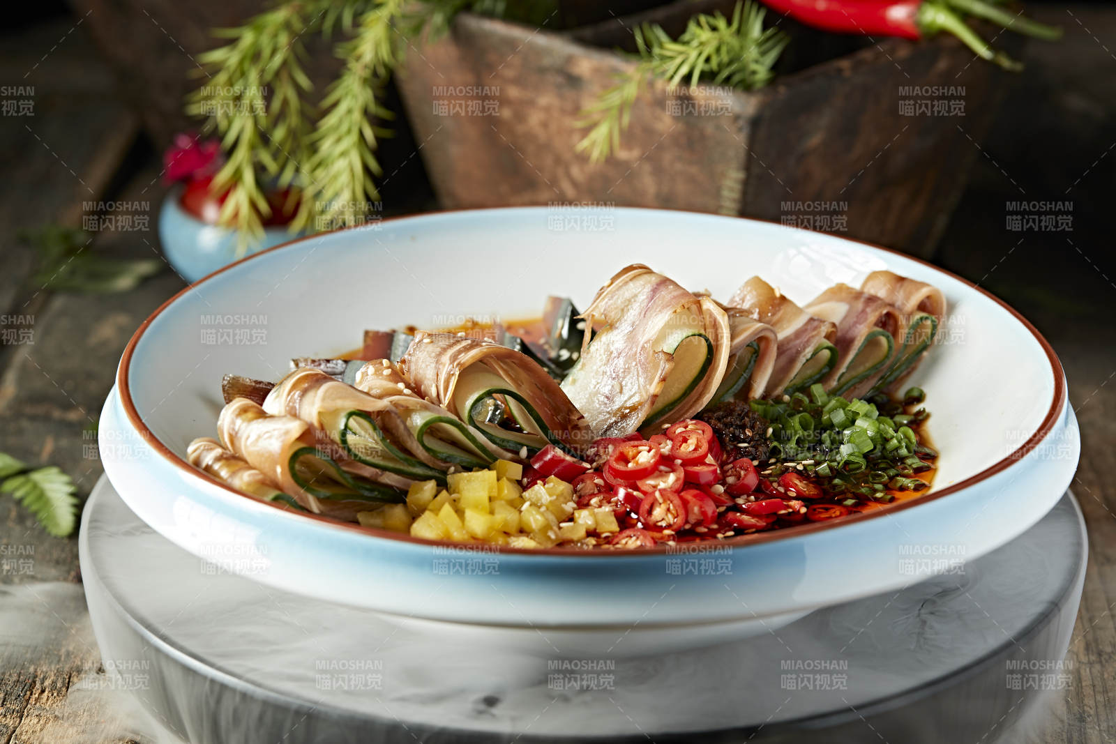 红油香辣皮蛋猪耳拼