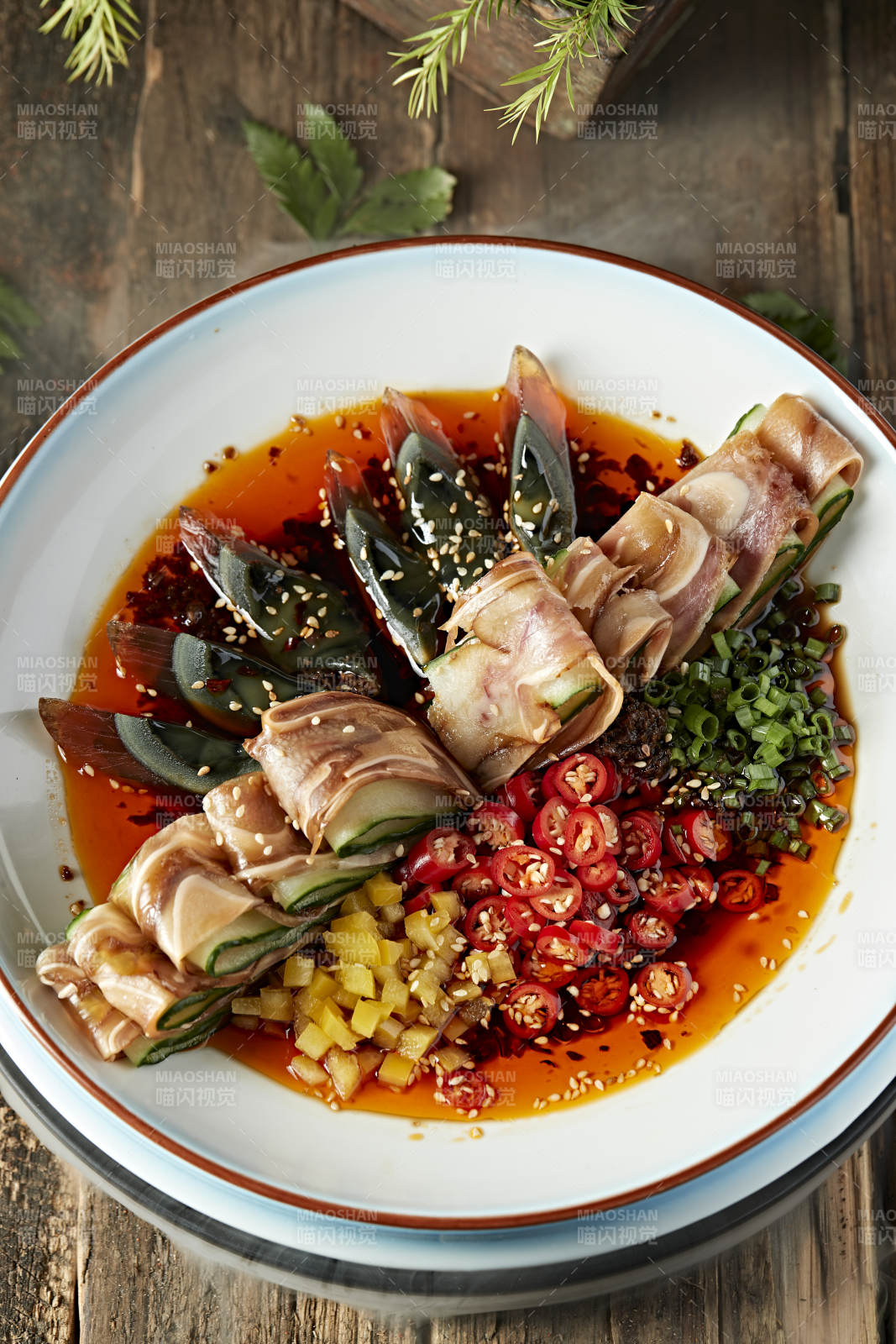 红油香辣皮蛋猪耳拼