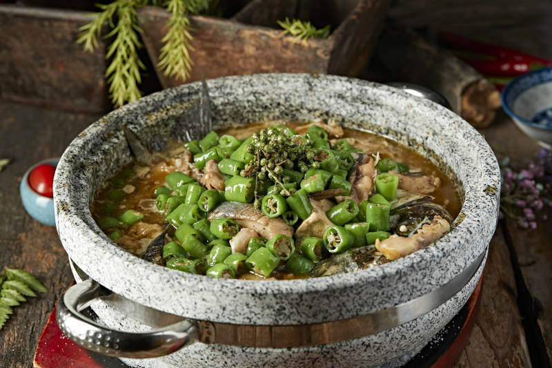 美味藤椒石锅清江鱼