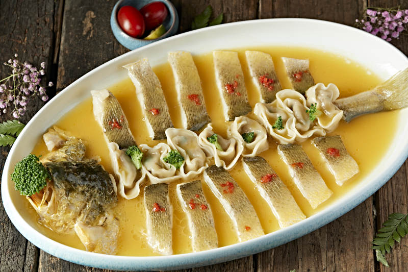 清蒸濃湯大黃魚配三鮮小餛飩