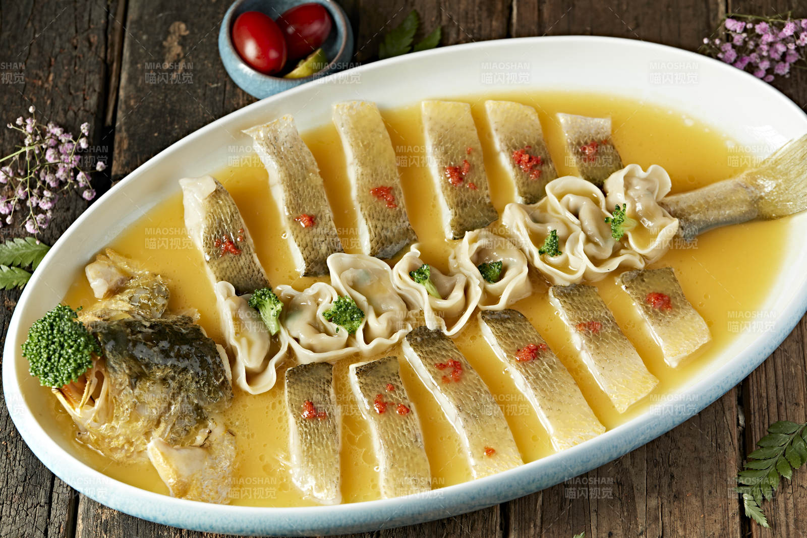 清蒸濃湯大黃魚配三鮮小餛飩