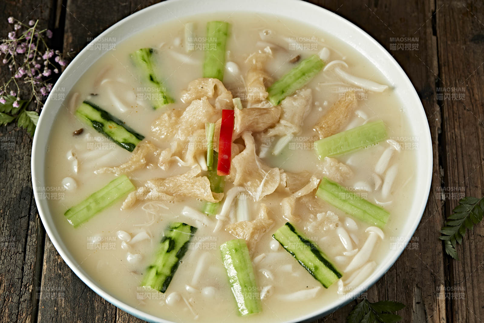 浓汤杂菌烩鱼肚