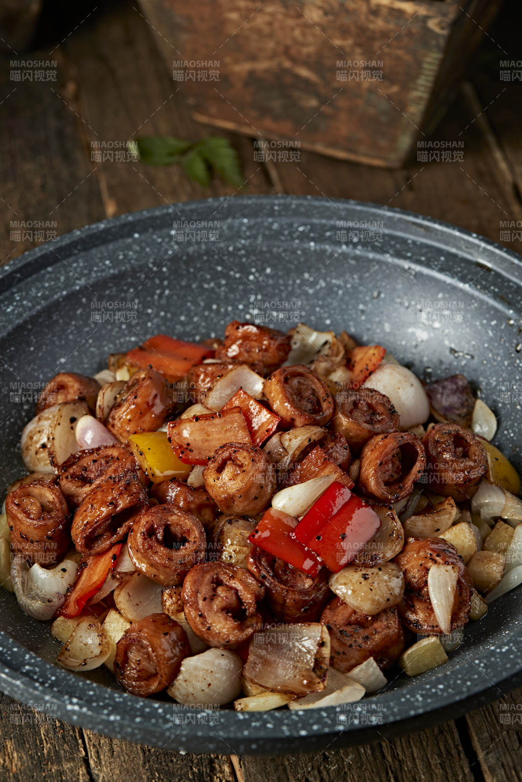 石锅彩椒洋葱肥肠