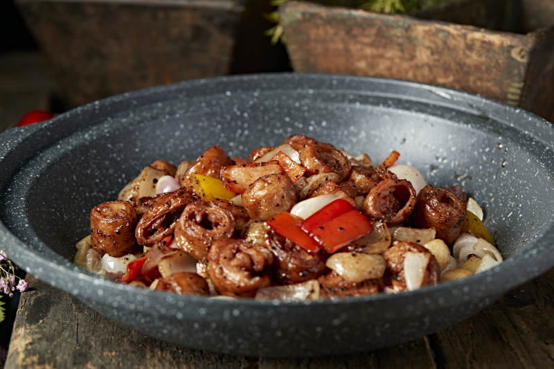 石锅彩椒洋葱肥肠