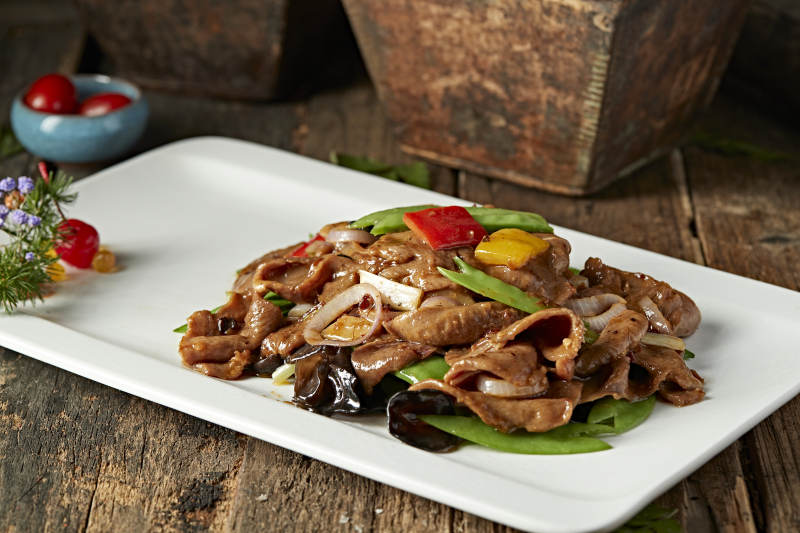 彩椒蜜豆木耳炒牛舌