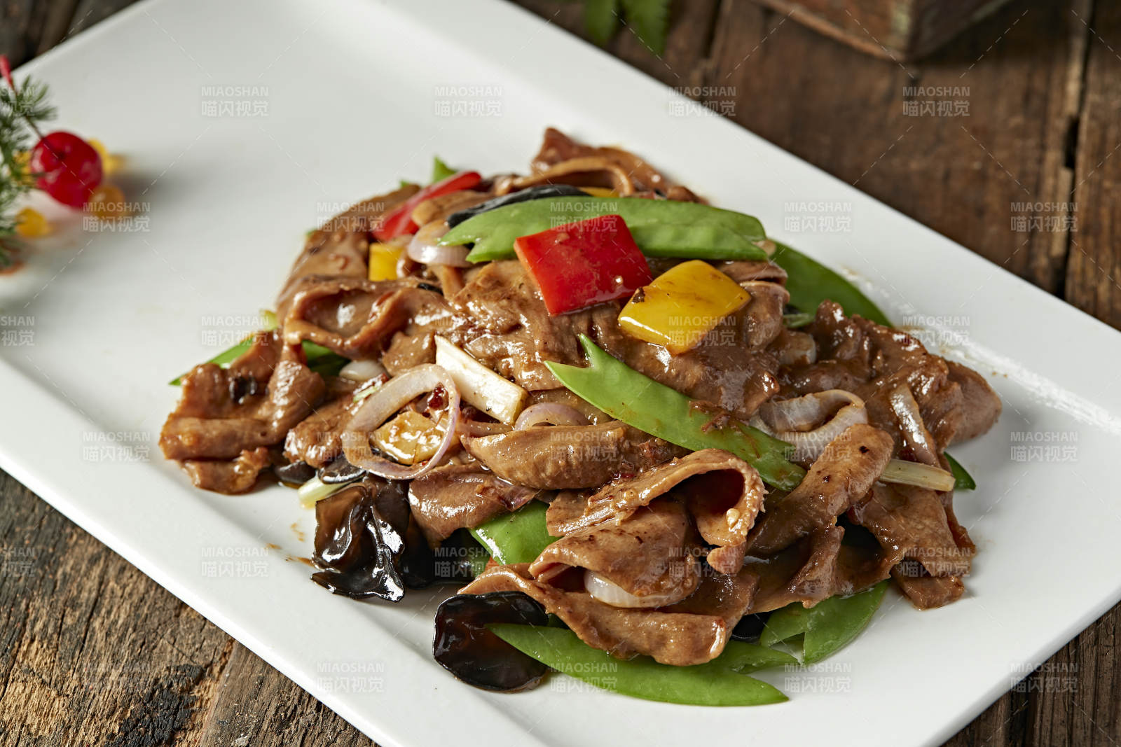 彩椒蜜豆木耳炒牛舌