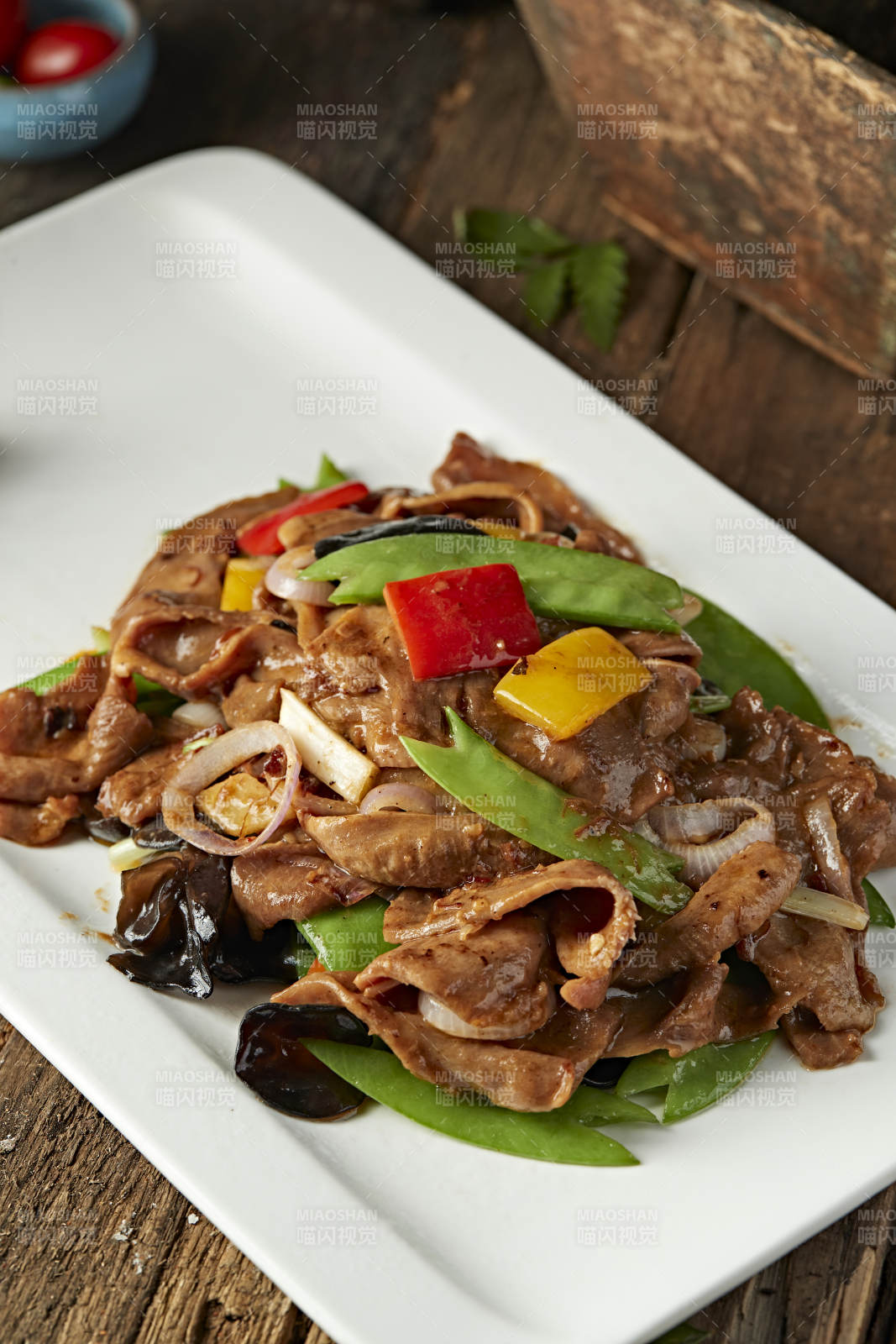 彩椒蜜豆木耳炒牛舌