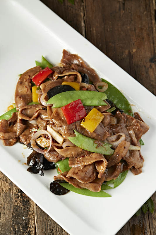 彩椒蜜豆木耳炒牛舌