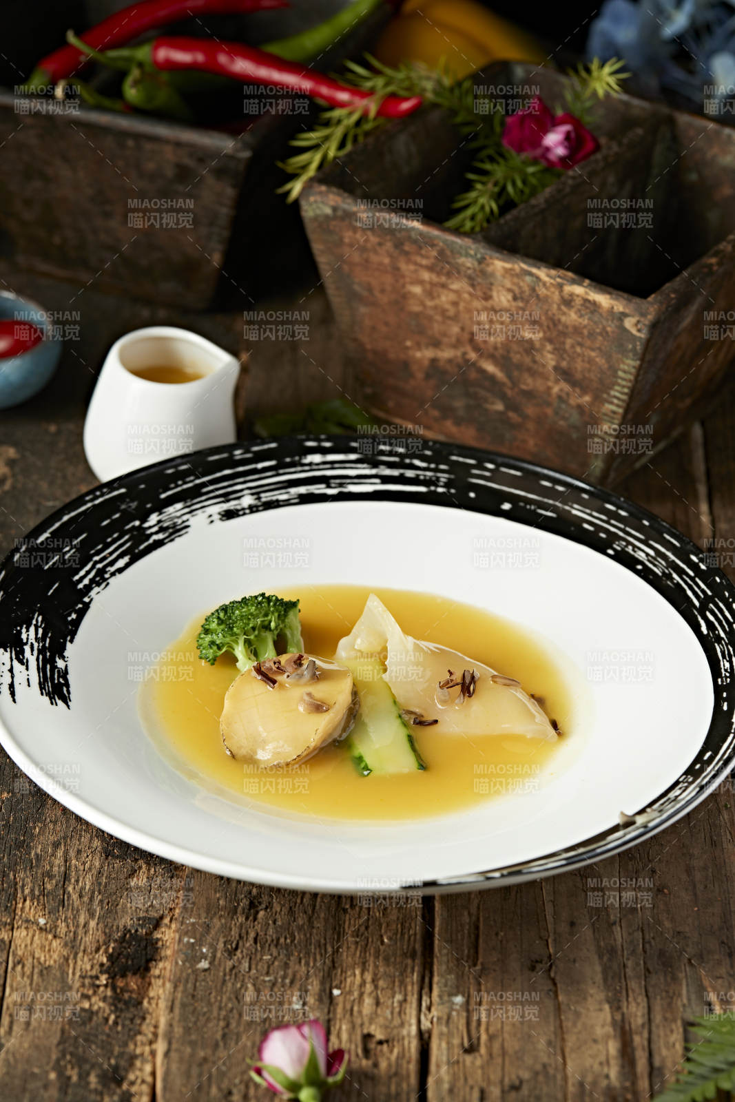 浓汤浇汁鱼肚鲜鲍鱼