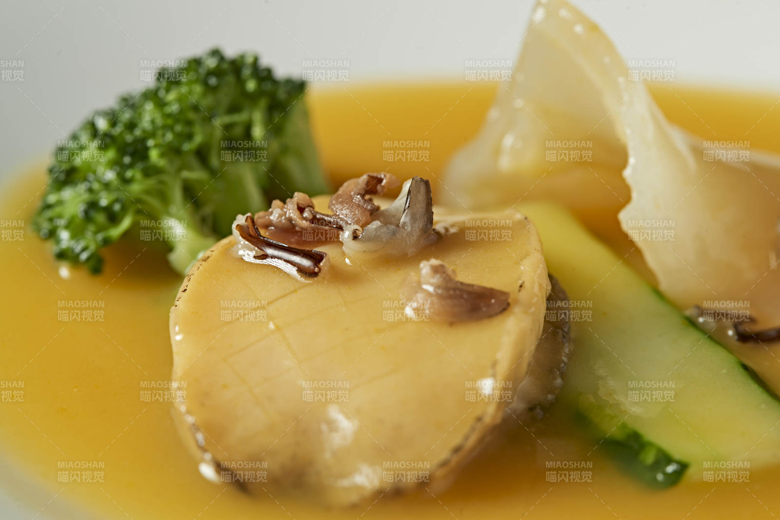 浓汤浇汁鱼肚鲜鲍鱼图片