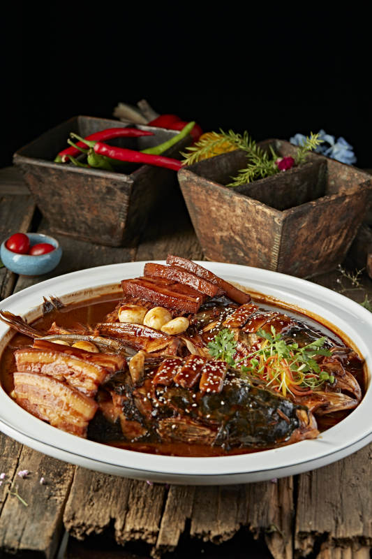 酱香五花肉炖千岛湖野生大鲢鱼头