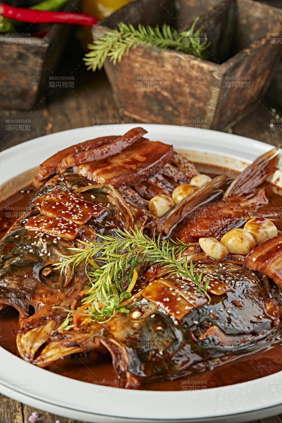 酱香五花肉炖千岛湖野生大鲢鱼头