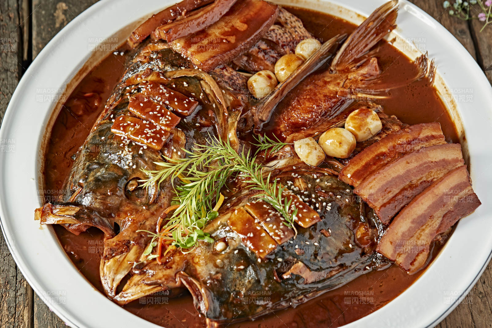 酱香五花肉炖千岛湖野生大鲢鱼头