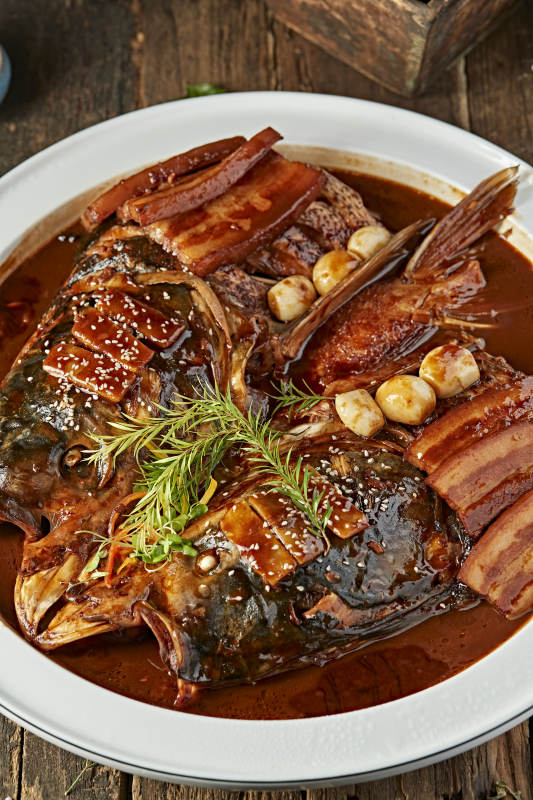 酱香五花肉炖千岛湖野生大鲢鱼头