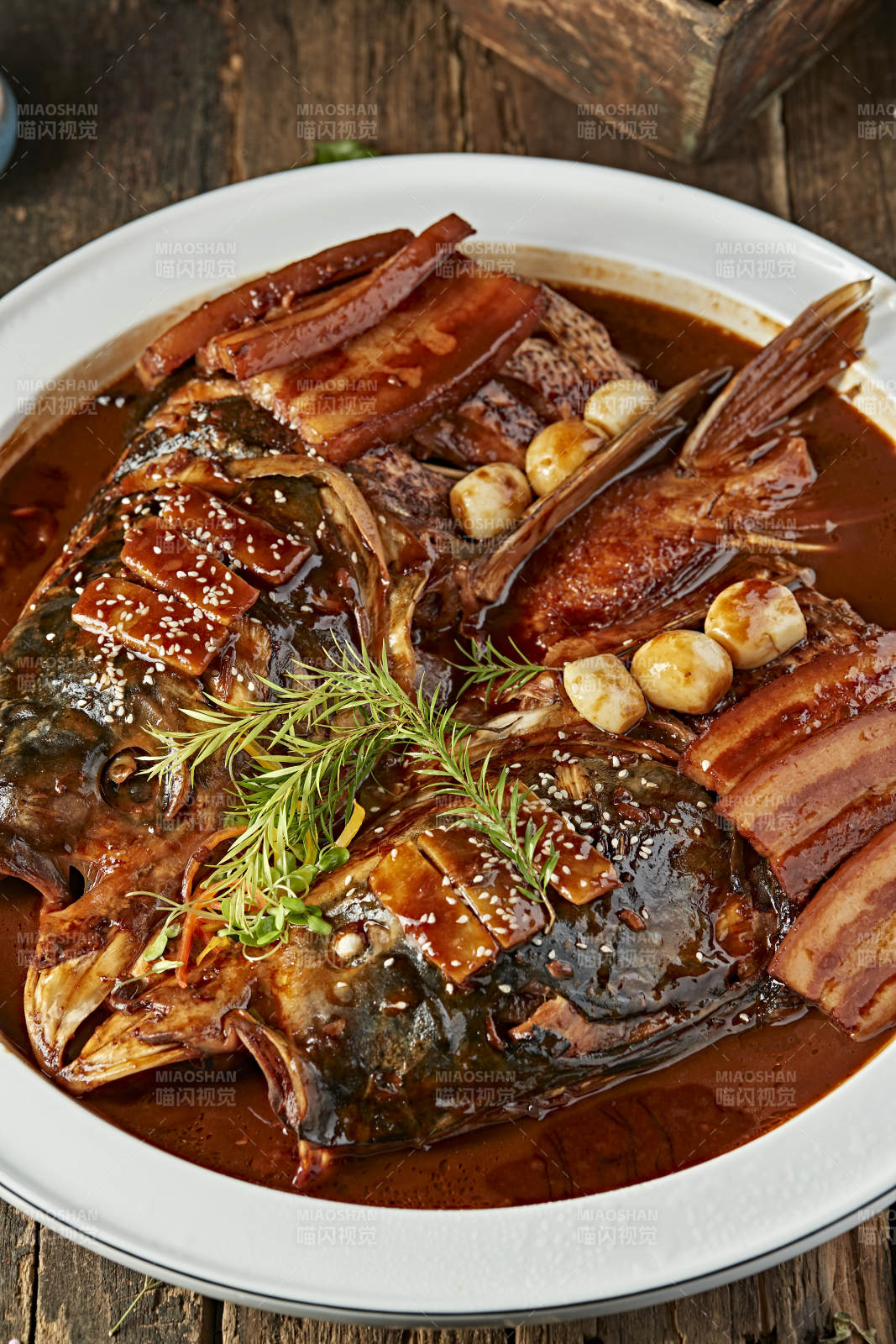 酱香五花肉炖千岛湖野生大鲢鱼头