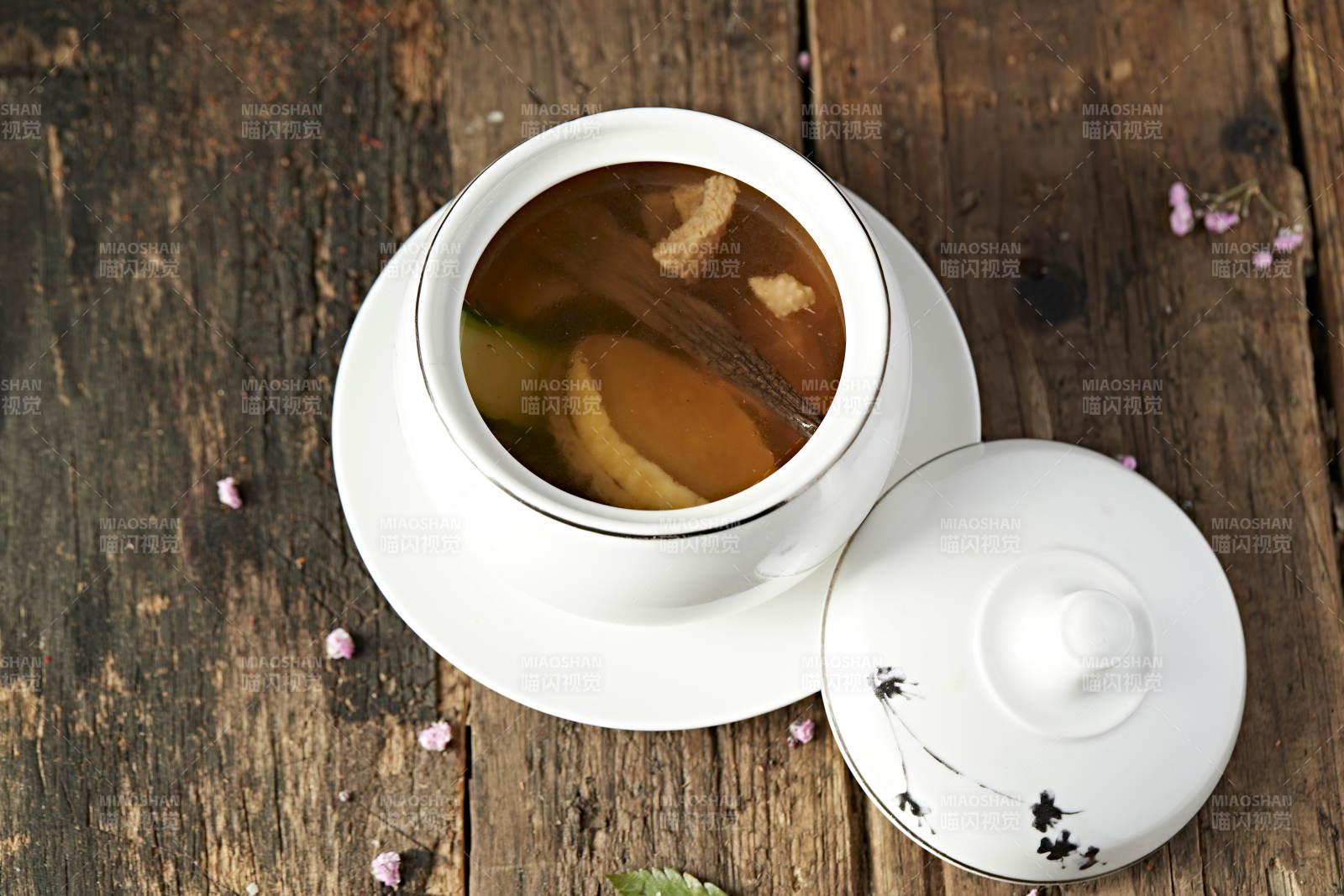 松茸鲍鱼老鸡滋补汤