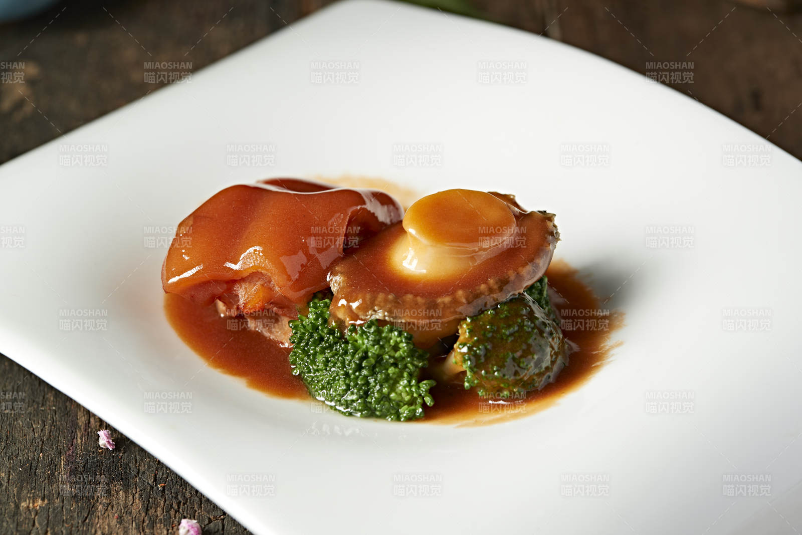 浇汁猪脚扣鲍鱼图片