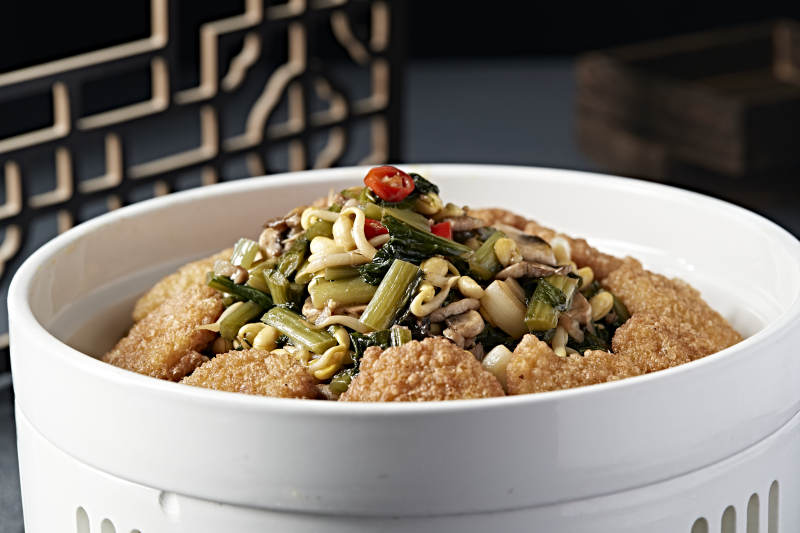 雪里红猪肉口蘑炖黄豆芽配黄面炸糕