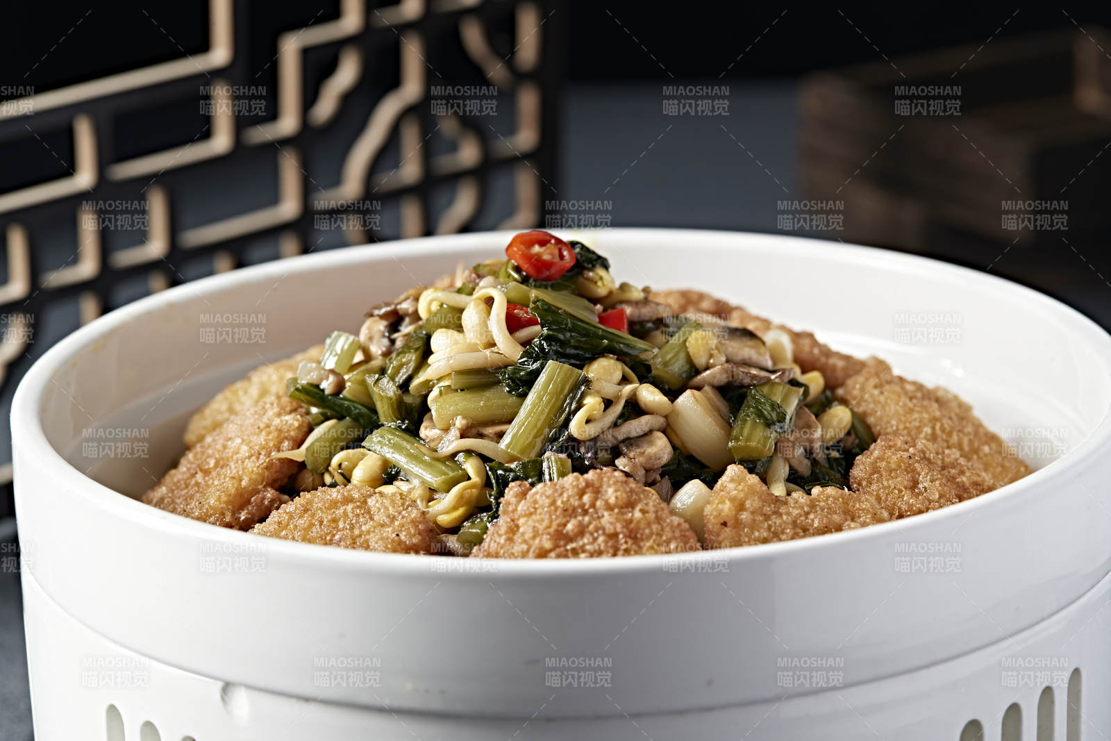 雪里红猪肉口蘑炖黄豆芽配黄面炸糕