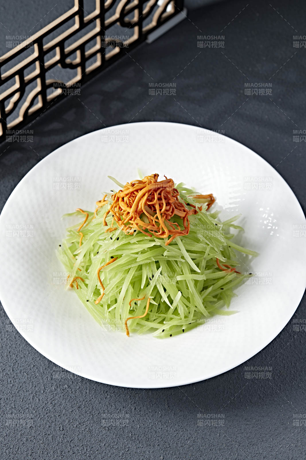 精美凉菜虫草花巧拌卤笋丝