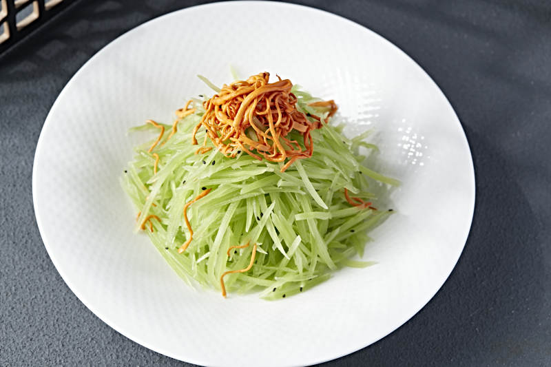 精美凉菜虫草花巧拌卤笋丝