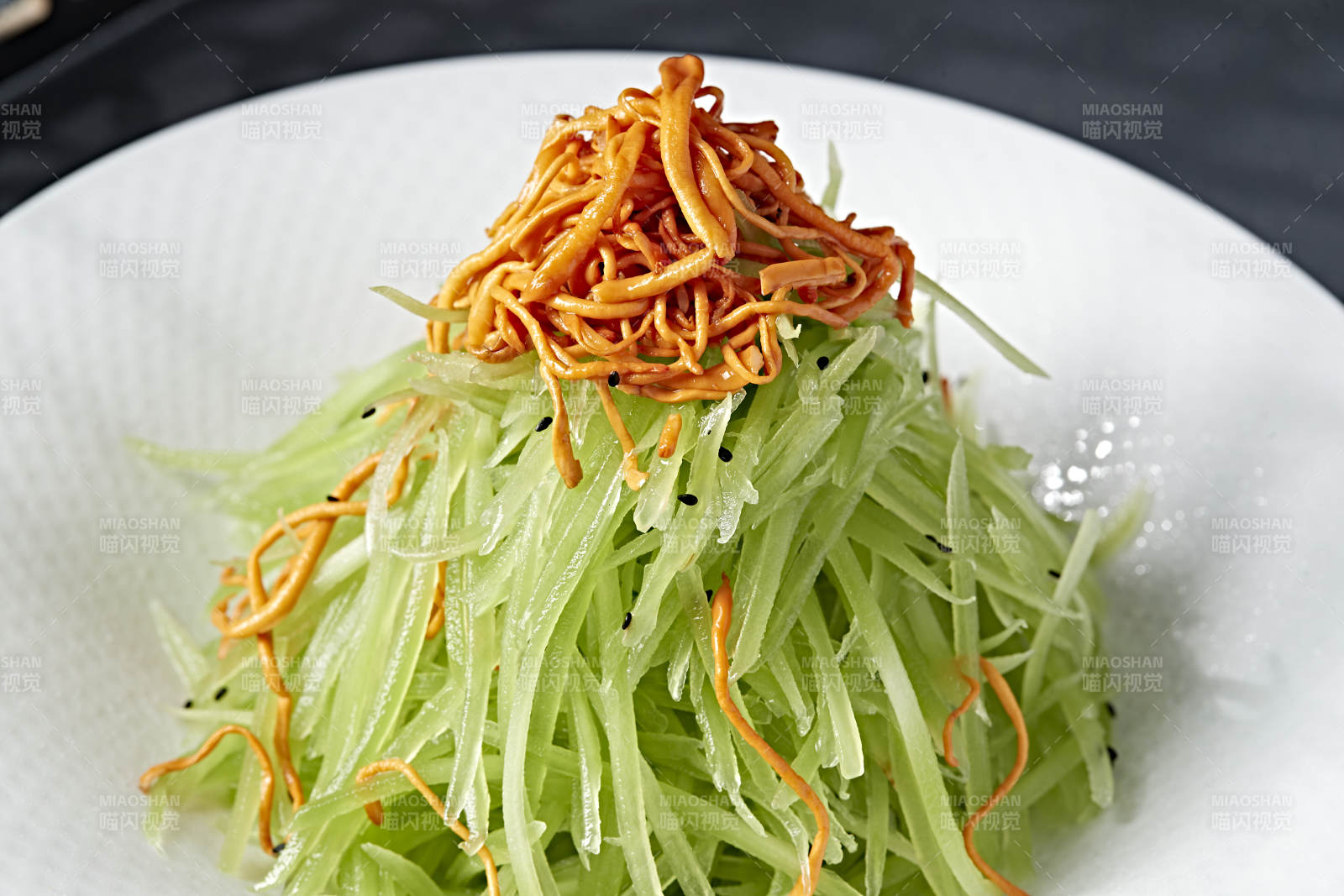 精美凉菜虫草花巧拌卤笋丝