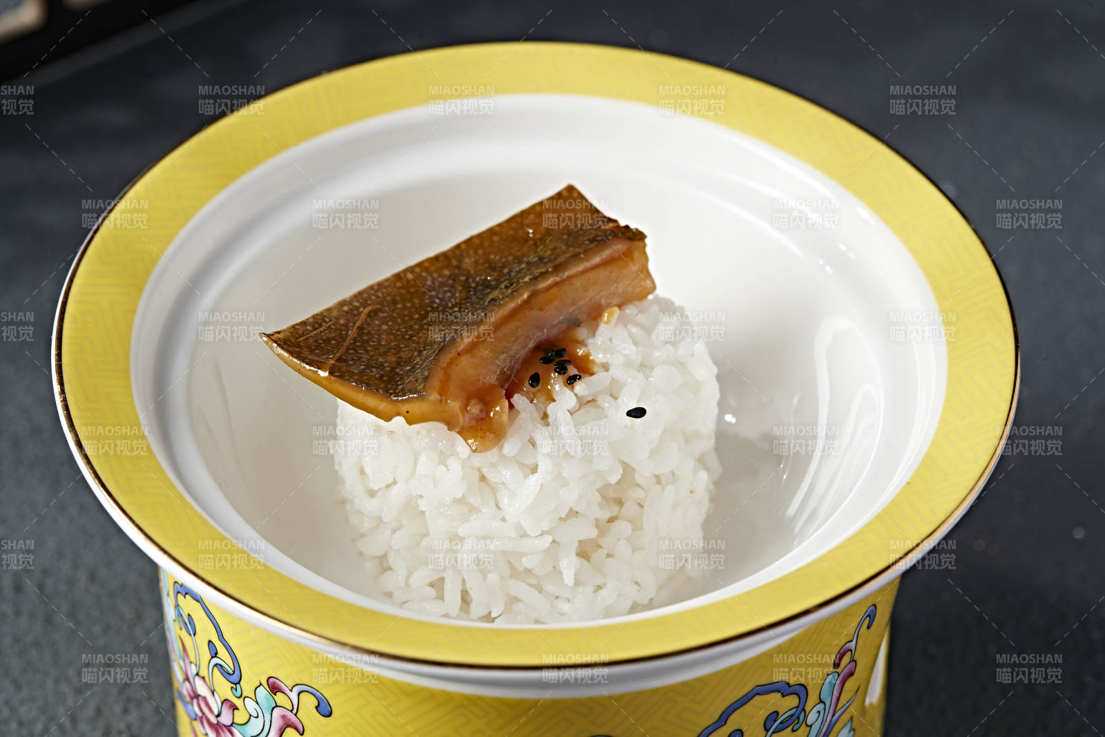 红烧甲鱼裙边配白米饭