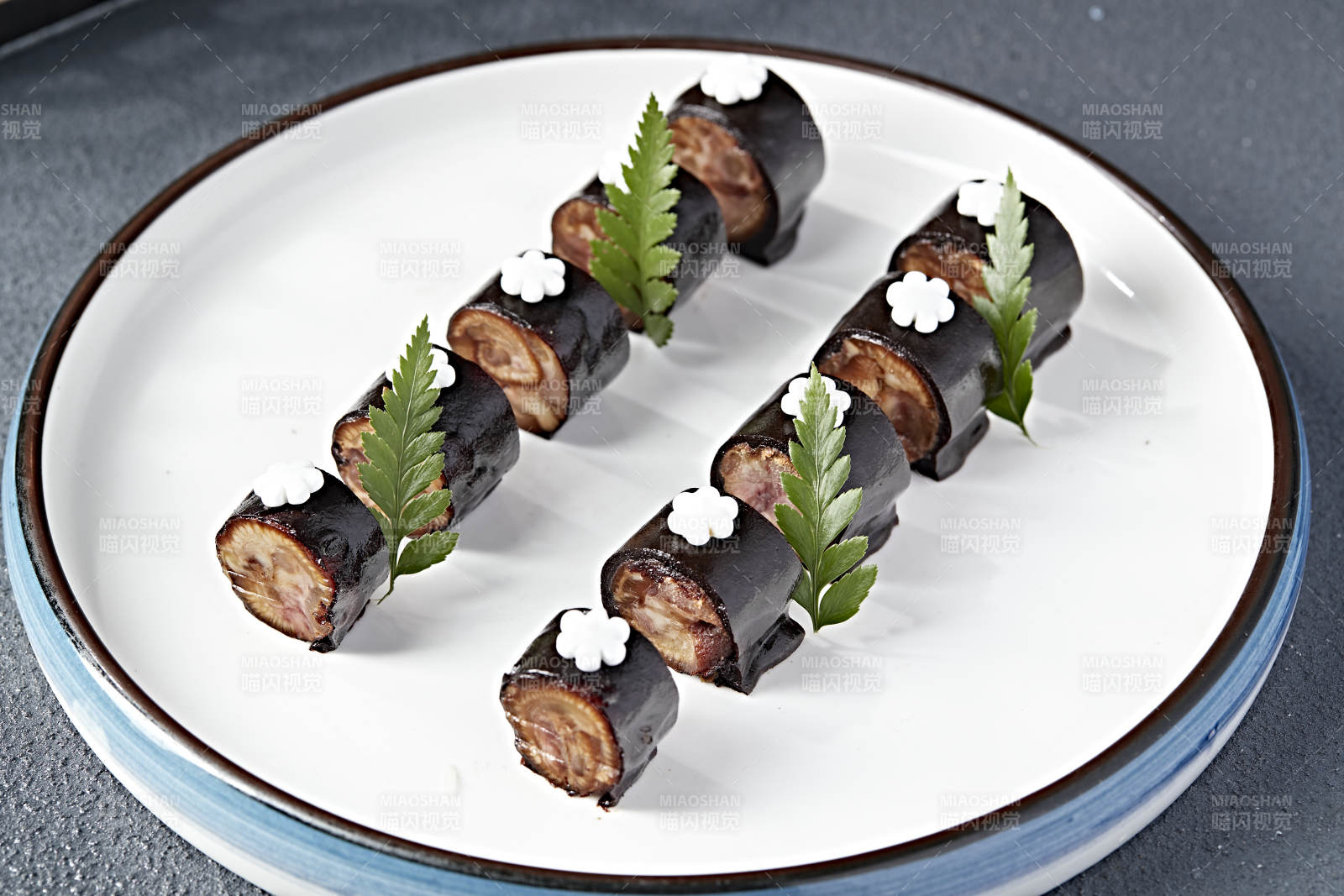 肘花皮冻猪肉卷-摄影图