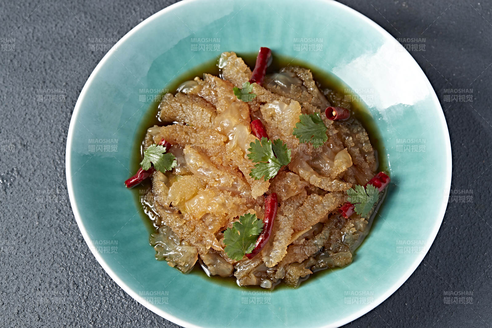 美味凉菜香辣老醋蛰头-摄影图