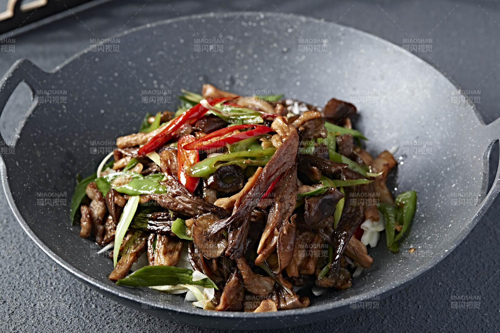 香辣干锅腊肉茶树菇