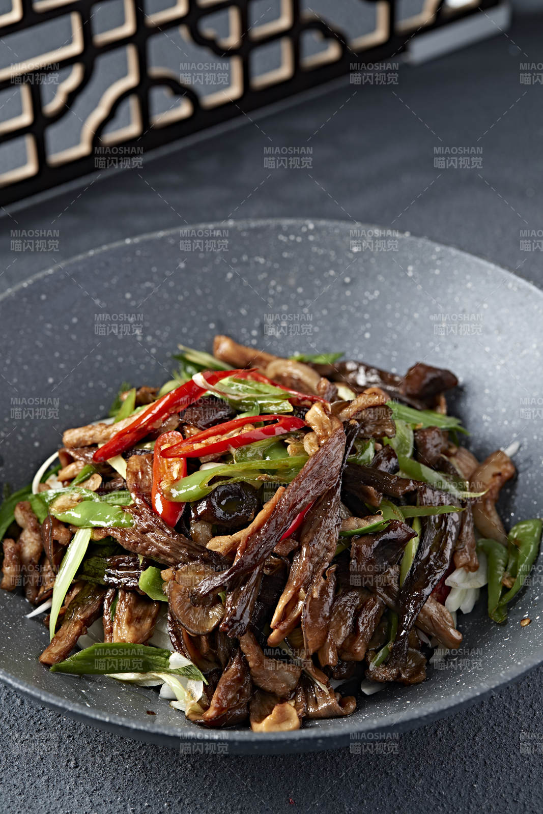 香辣干锅腊肉茶树菇