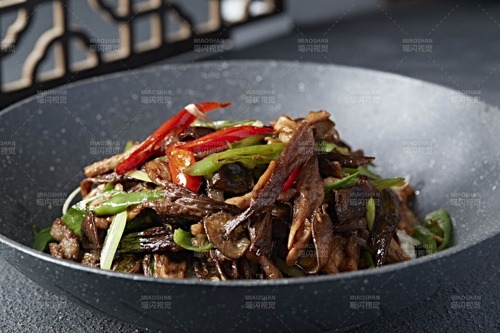 香辣干锅腊肉茶树菇