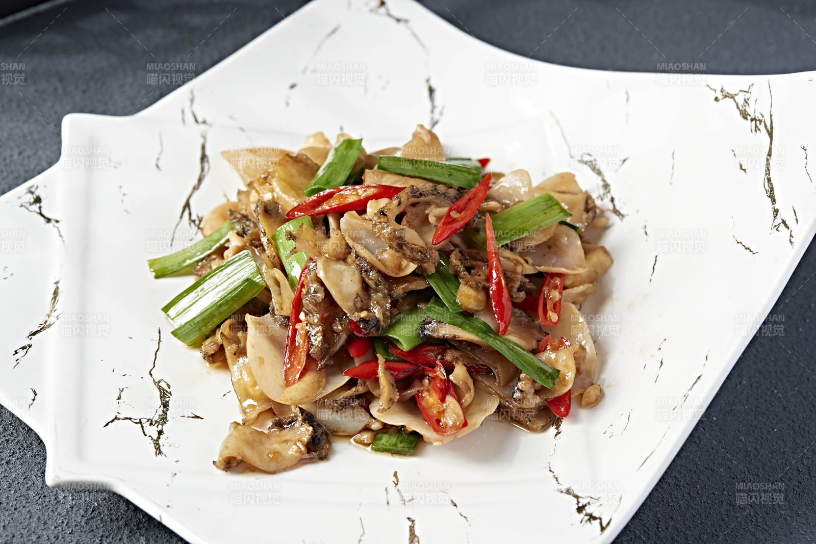 蒜苗辣炒白木耳鮮鮑魚片