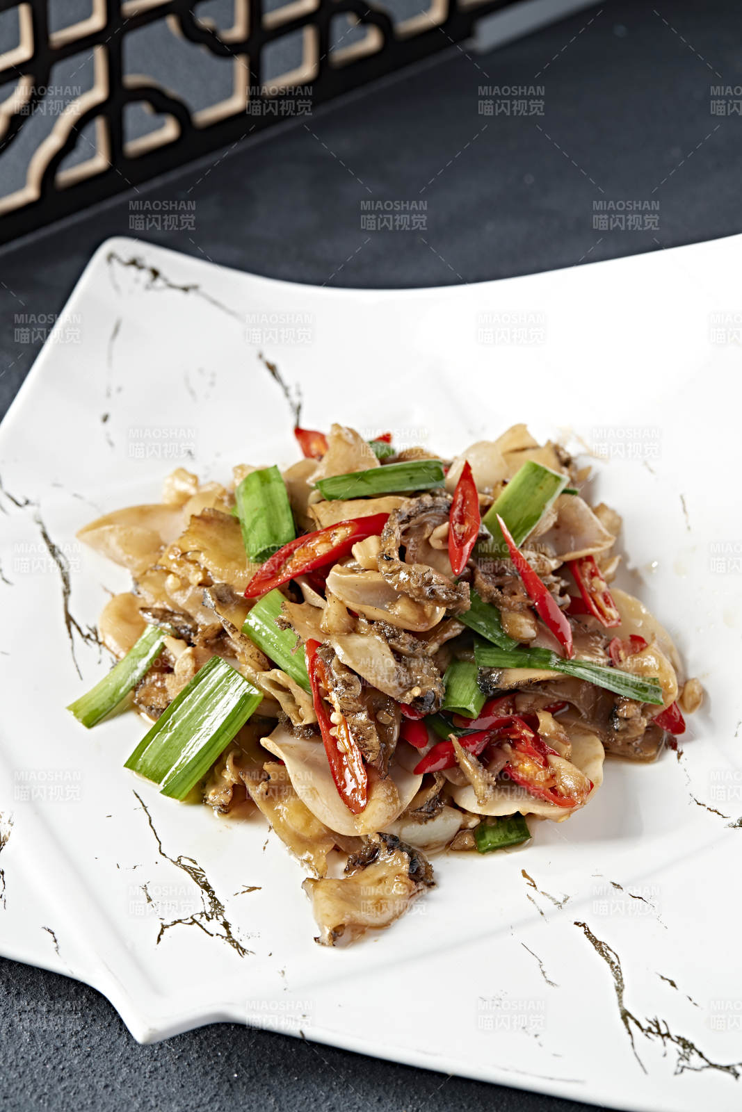 蒜苗辣炒白木耳鮮鮑魚(yú)片