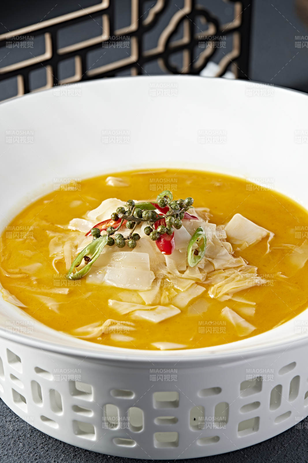 浓汤藤椒炖笋衣