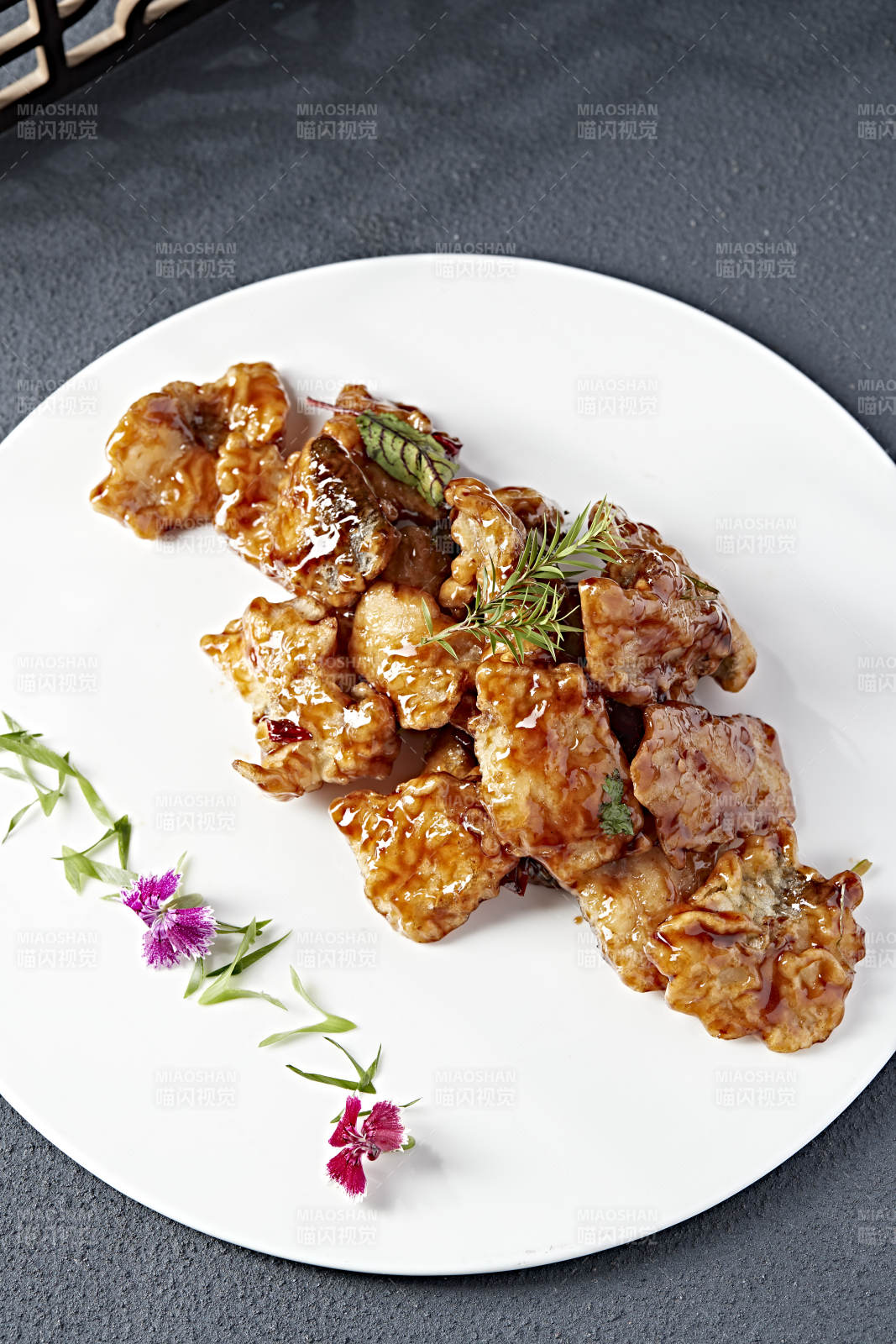 酱香锅包银鳕鱼块图片