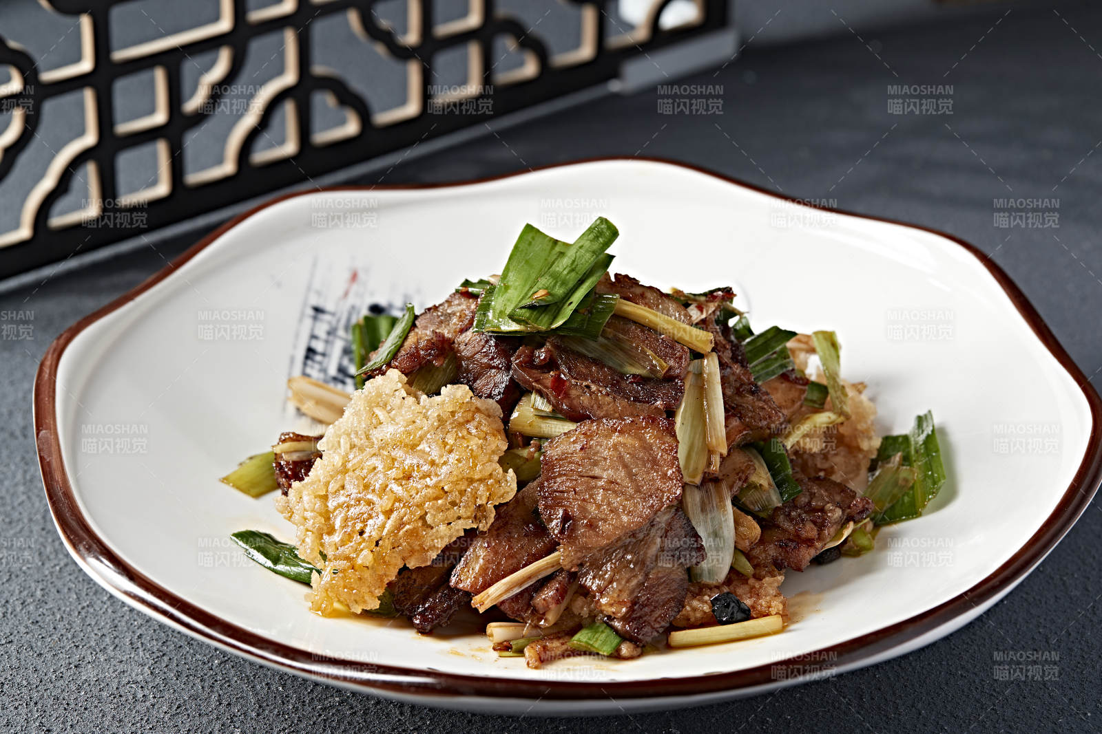 蒜苗火爆锅巴回锅肉