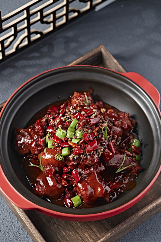 砂锅红焖香辣猪蹄块