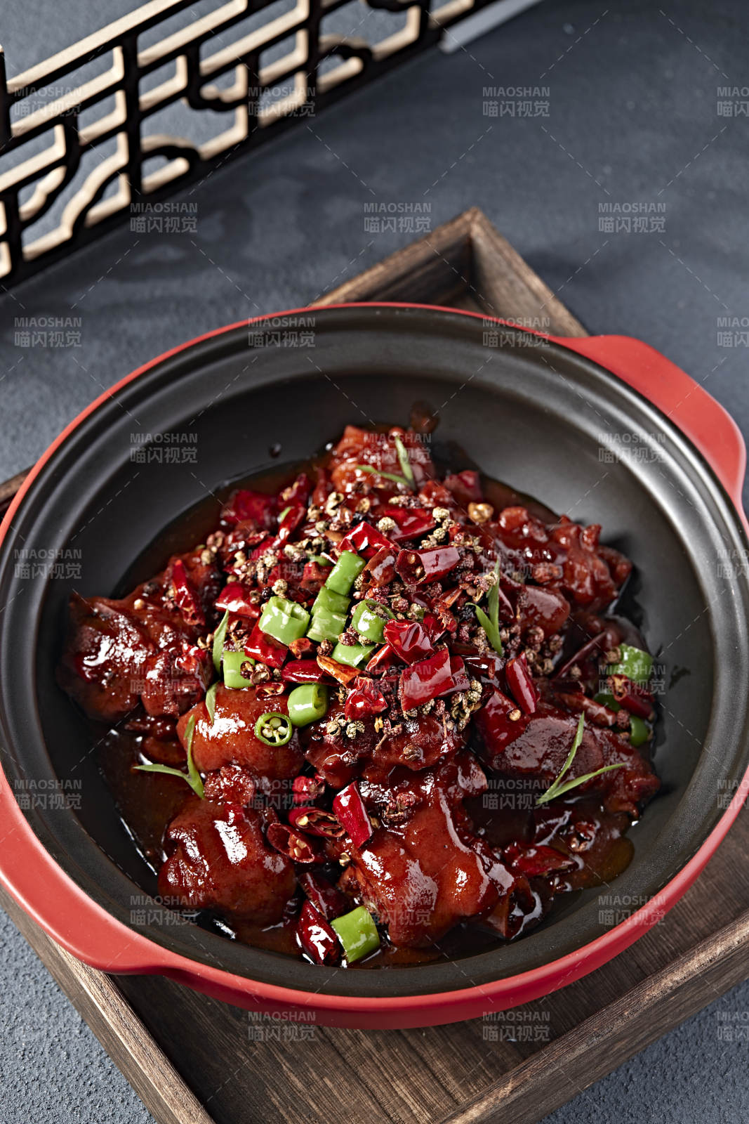 砂锅红焖香辣猪蹄块