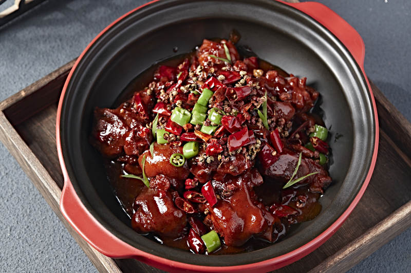 砂锅红焖香辣猪蹄块