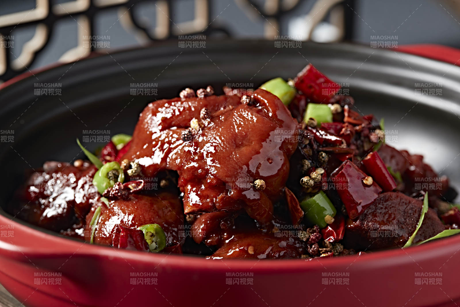 砂锅红焖香辣猪蹄块