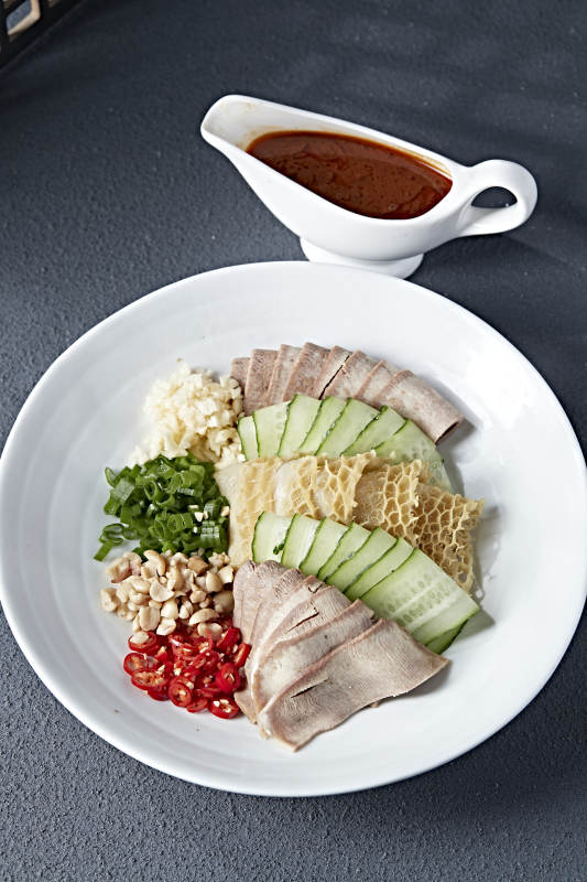 浇汁时蔬牛舌金钱肚