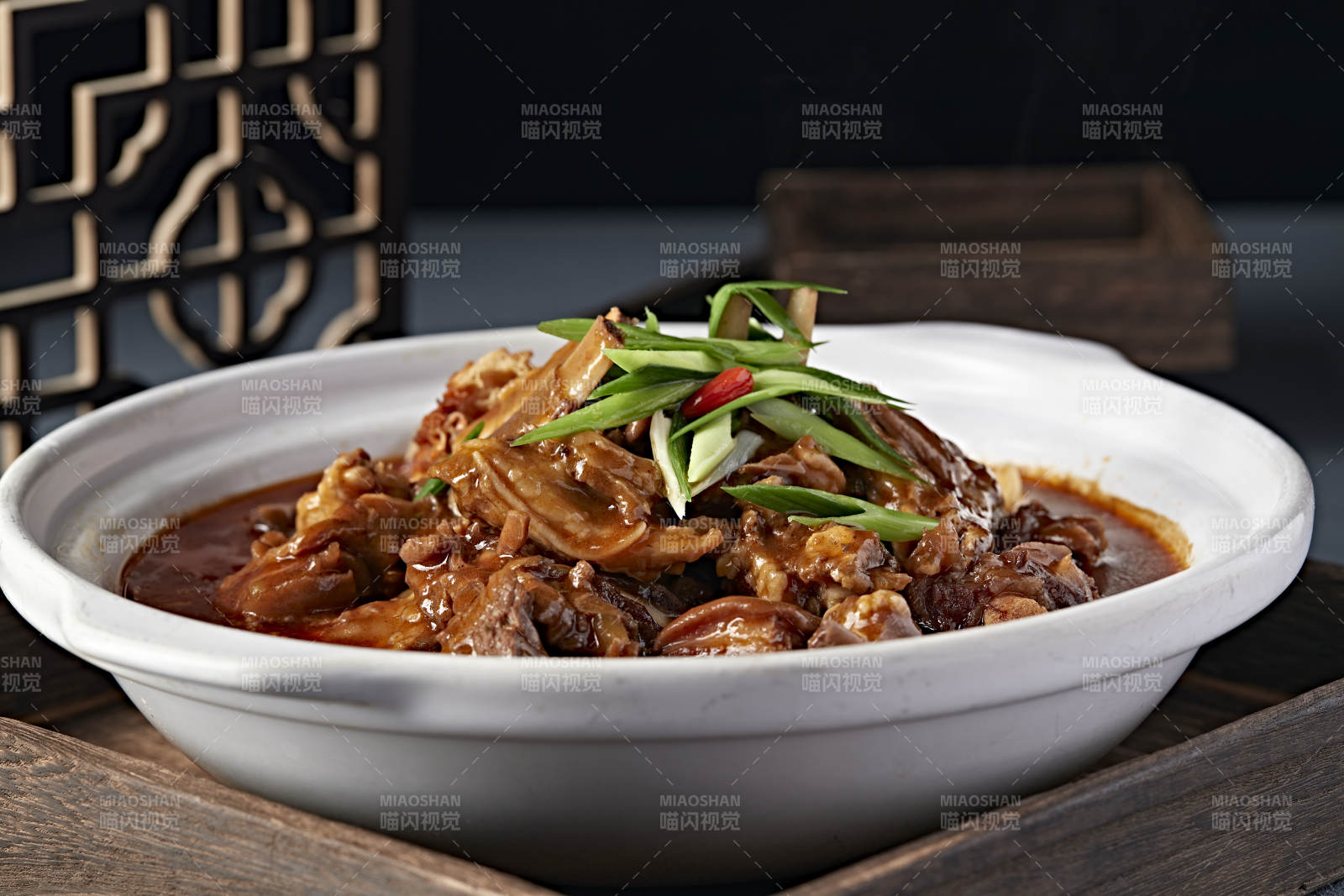 砂锅红焖香辣羊排带皮羊肉