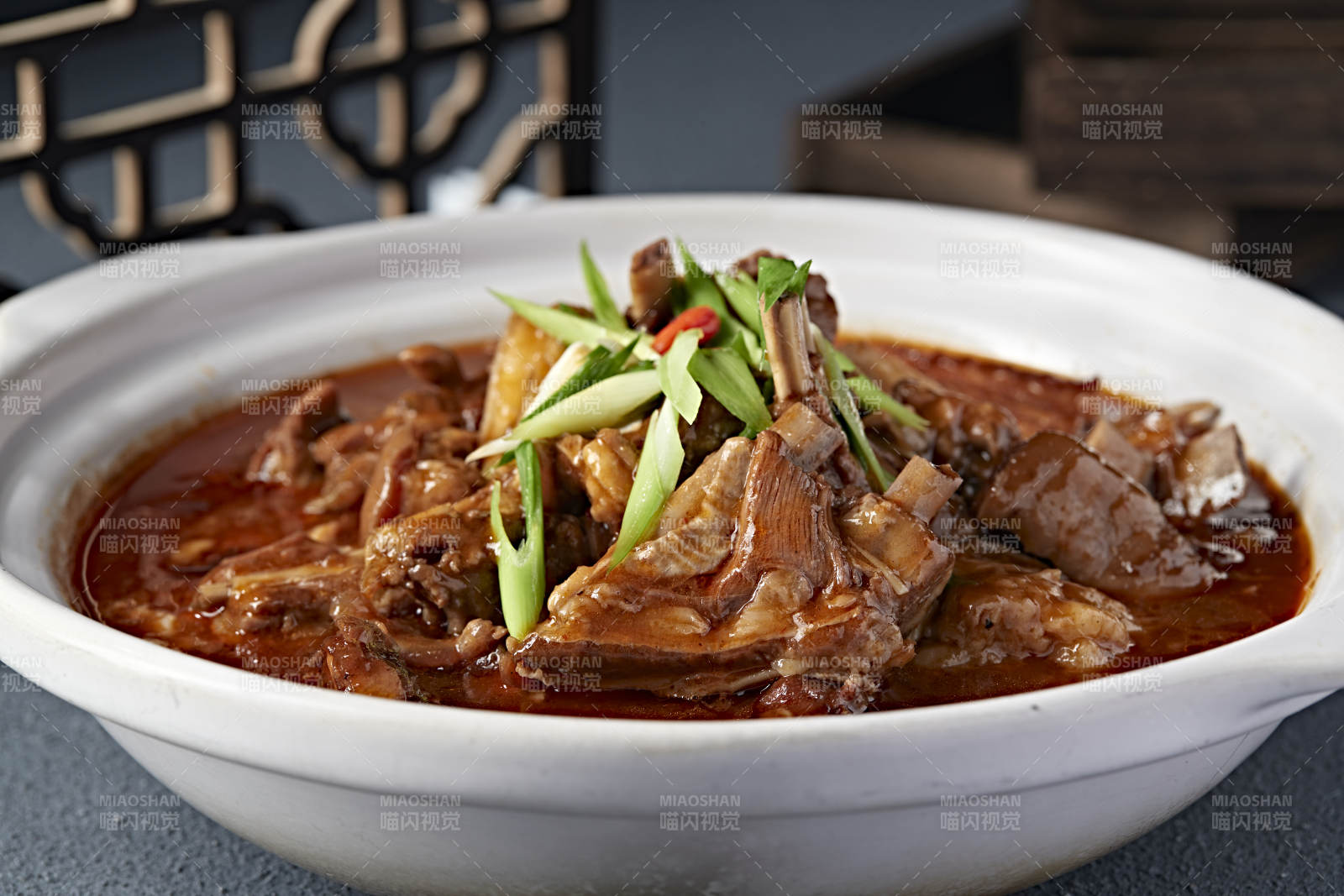 砂锅红焖香辣羊排带皮羊肉